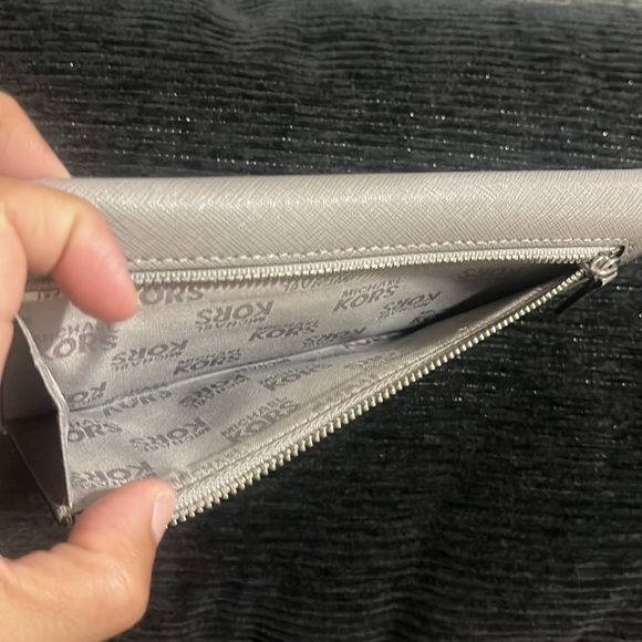 Michael Kors Wallet - Picture 4 of 7